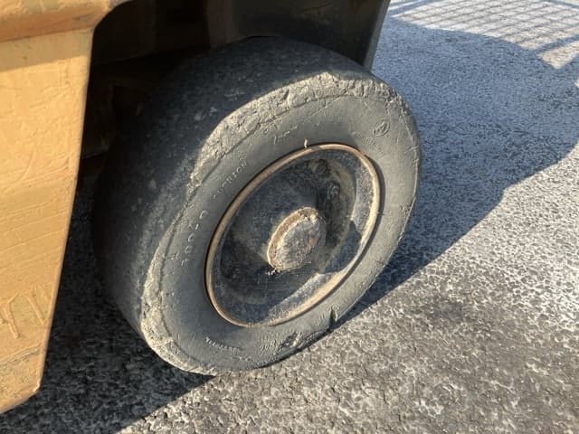 Forklift — Auction (lot 8458-4027)