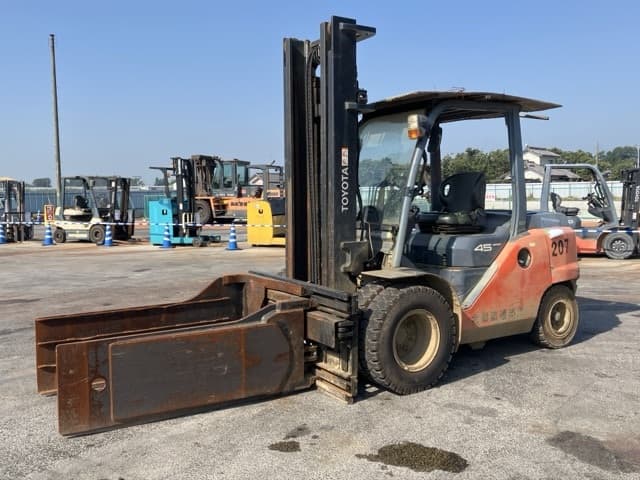 Forklift — Auction (lot 8458-4028)