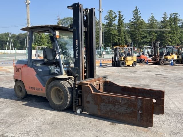 Forklift — Auction (lot 8458-4028)