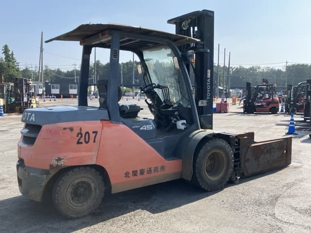 Forklift — Auction (lot 8458-4028)
