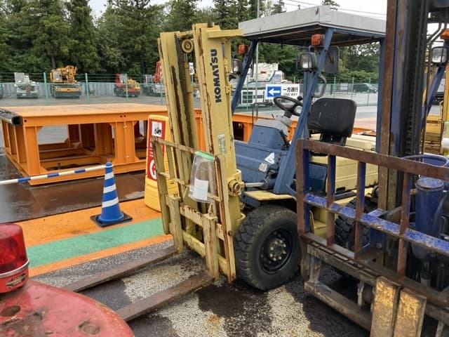 Forklift — Auction (lot 8458-4040)