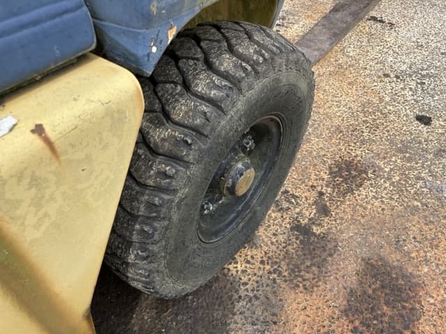 Forklift — Auction (lot 8458-4040)