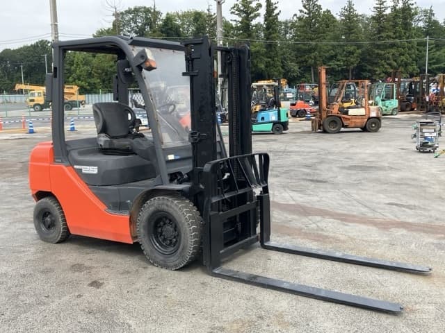 Forklift — Auction (lot 8458-4042)