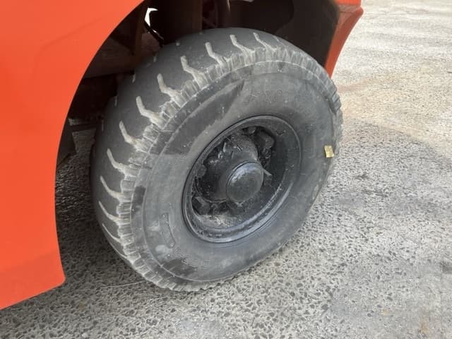 Forklift — Auction (lot 8458-4042)
