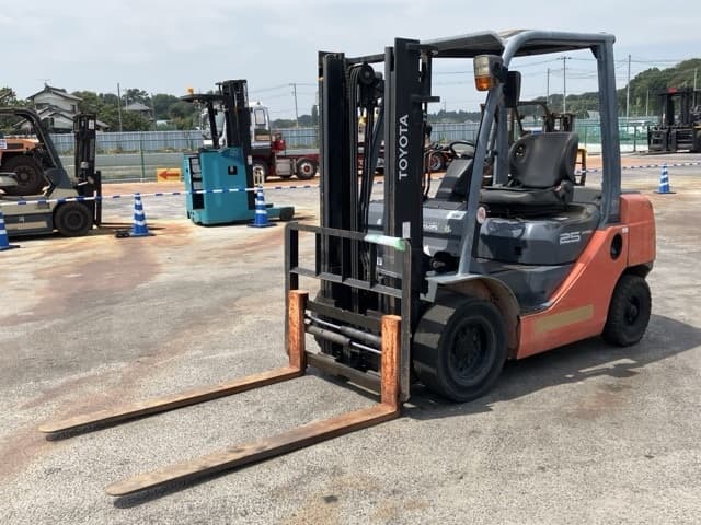 Forklift — Auction (lot 8458-4046)