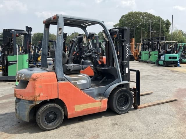 Forklift — Auction (lot 8458-4046)