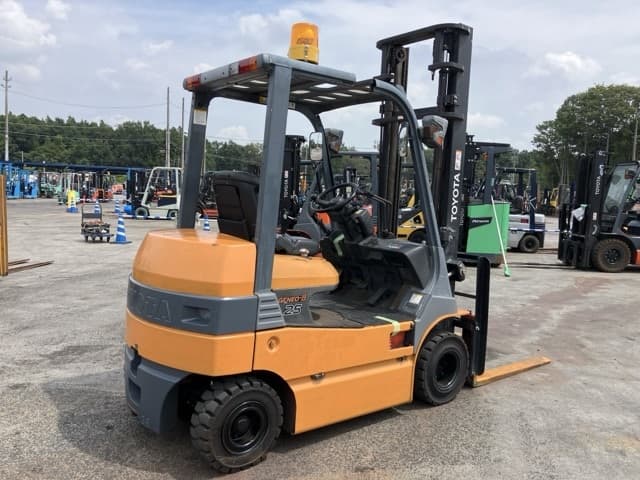 Battery Forklift — Auction (lot 8458-4047)