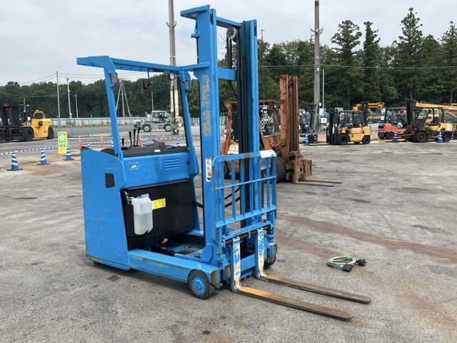 Reach Forklift — Auction (lot 8458-4051)