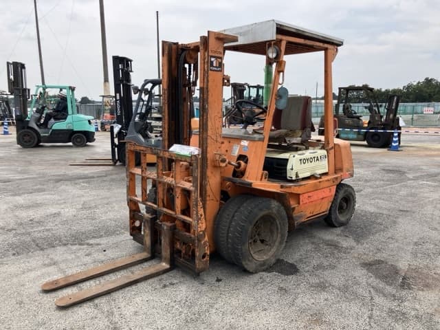 Forklift — Auction (lot 8458-4062)