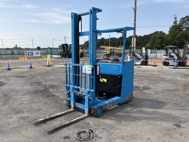 Reach Forklift — Auction (lot 8458-4070)