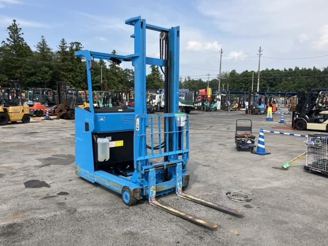 Reach Forklift — Auction (lot 8458-4070)