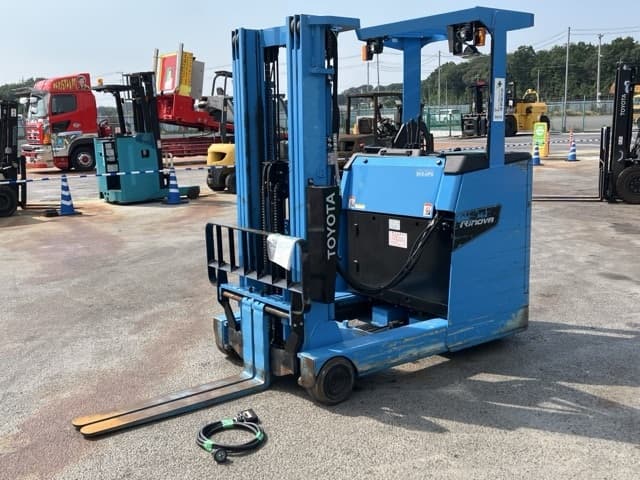 Reach Forklift — Auction (lot 8458-4071)