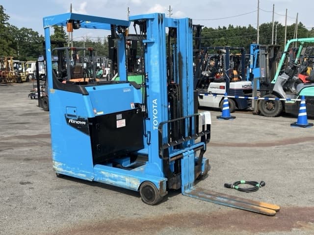 Reach Forklift — Auction (lot 8458-4071)