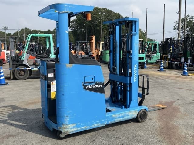 Reach Forklift — Auction (lot 8458-4071)