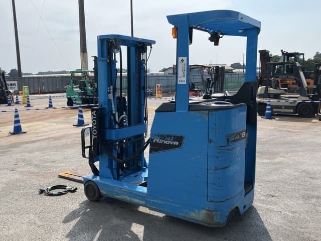 Reach Forklift — Auction (lot 8458-4071)