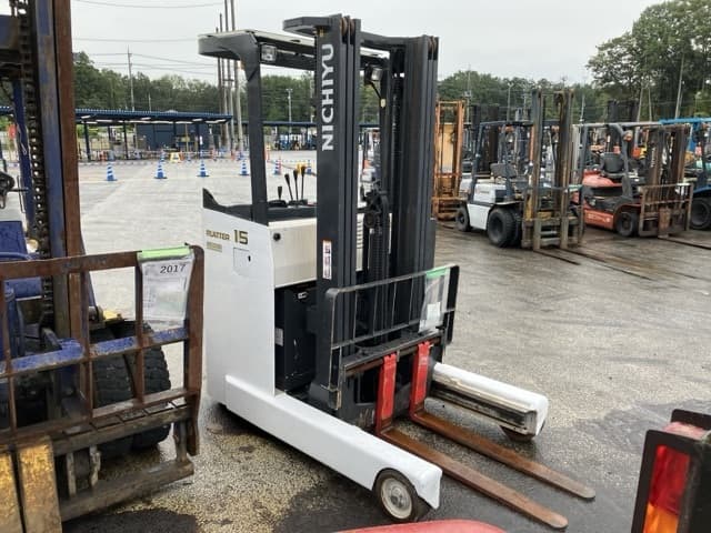 Reach Forklift — Auction (lot 8458-4076)