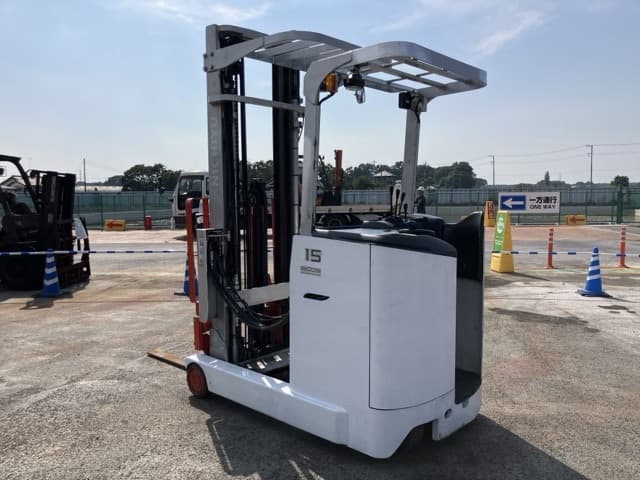 Reach Forklift — Auction (lot 8458-4077)