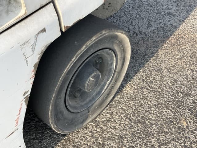 Forklift — Auction (lot 8458-4084)