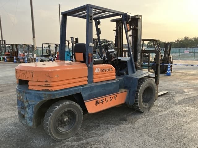 Forklift — Auction (lot 8458-4085)