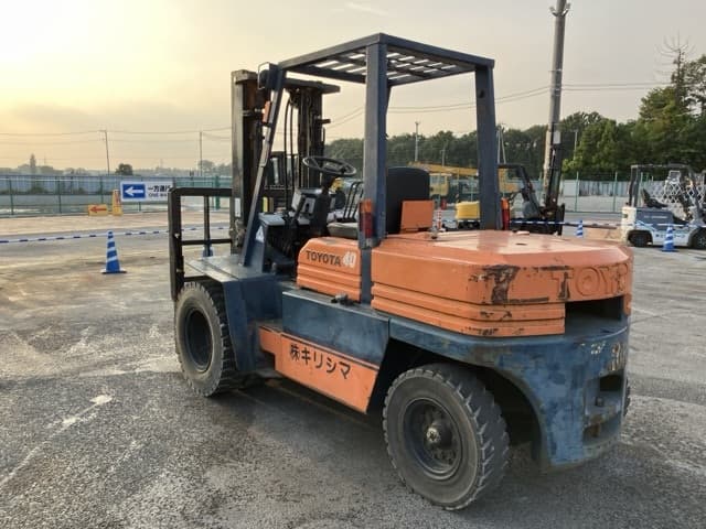 Forklift — Auction (lot 8458-4085)