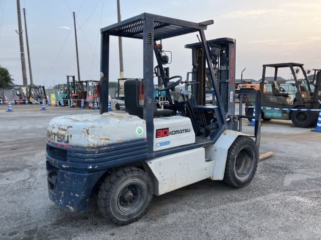 Forklift — Auction (lot 8458-4087)
