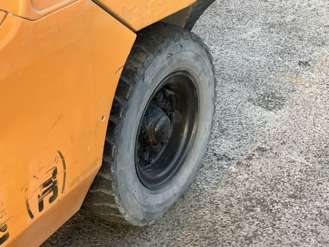 Forklift — Auction (lot 8458-4090)