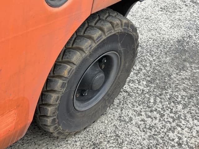 Forklift — Auction (lot 8458-4099)
