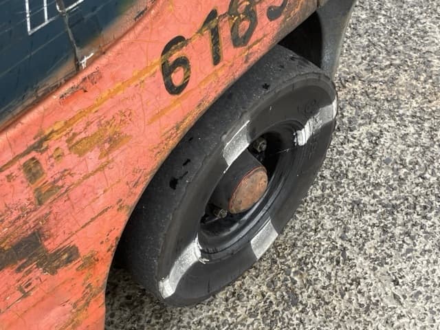 Forklift — Auction (lot 8458-4101)