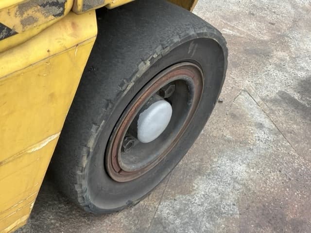 Forklift — Auction (lot 8458-4104)
