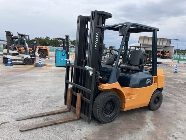 Forklift — Auction (lot 8458-4105)