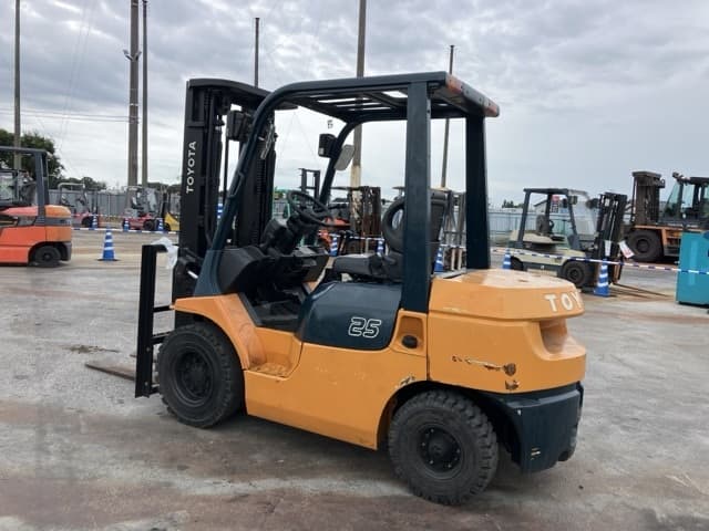 Forklift — Auction (lot 8458-4105)