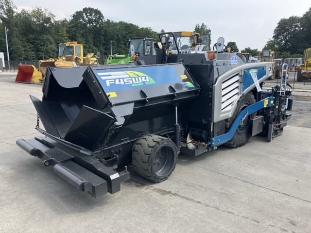Asphalt finisher — Auction (lot 8458-411)