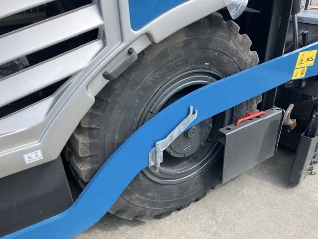 Asphalt finisher — Auction (lot 8458-411)
