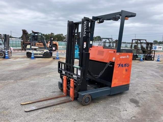 Reach Forklift — Auction (lot 8458-4110)