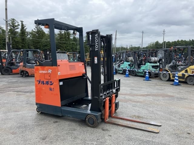 Reach Forklift — Auction (lot 8458-4110)