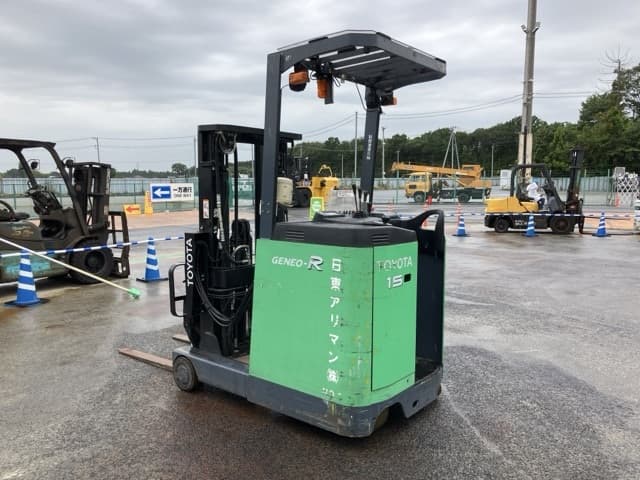 Reach Forklift — Auction (lot 8458-4111)