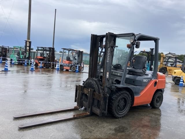 Forklift — Auction (lot 8458-4137)