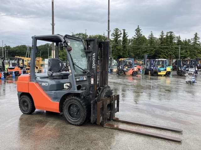 Forklift — Auction (lot 8458-4137)