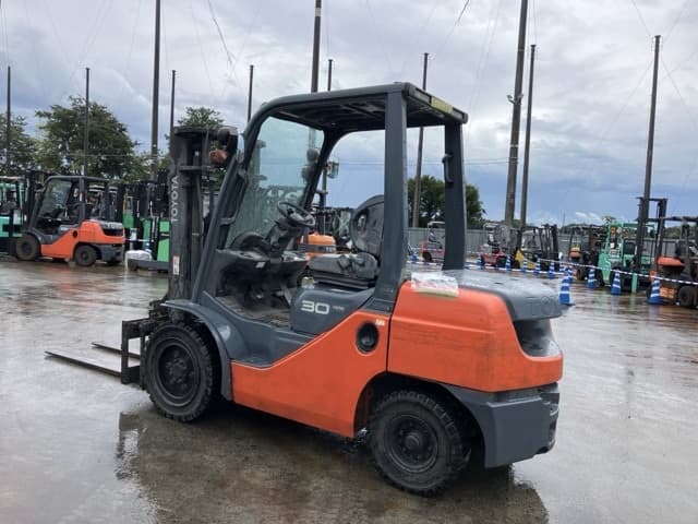 Forklift — Auction (lot 8458-4137)