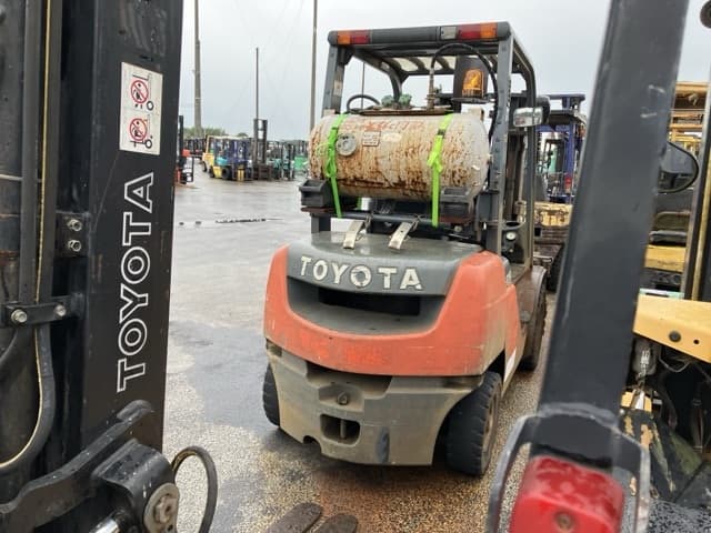 Forklift — Auction (lot 8458-4142)