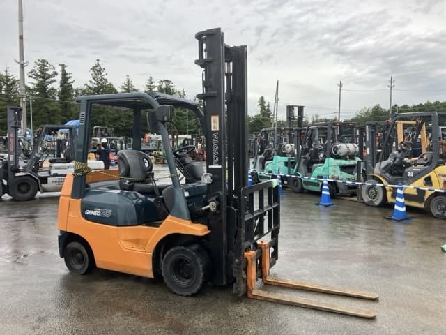 Forklift — Auction (lot 8458-4143)