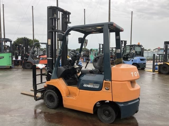 Forklift — Auction (lot 8458-4143)