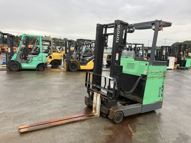 Reach Forklift — Auction (lot 8458-4158)