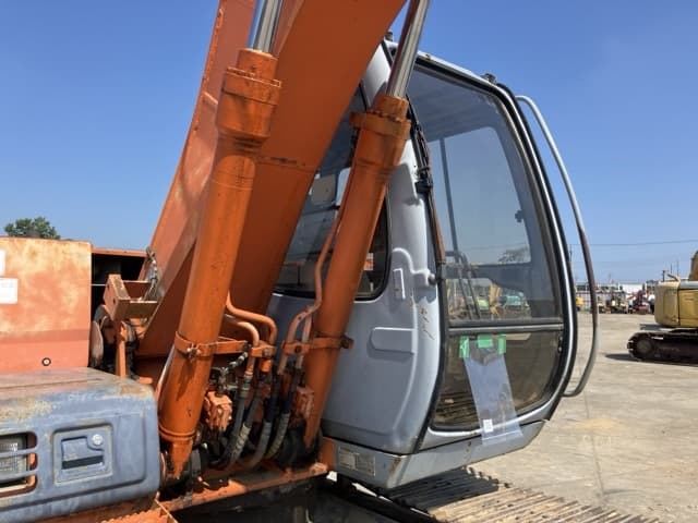 EXCAVATOR — Auction (lot 8458-43)