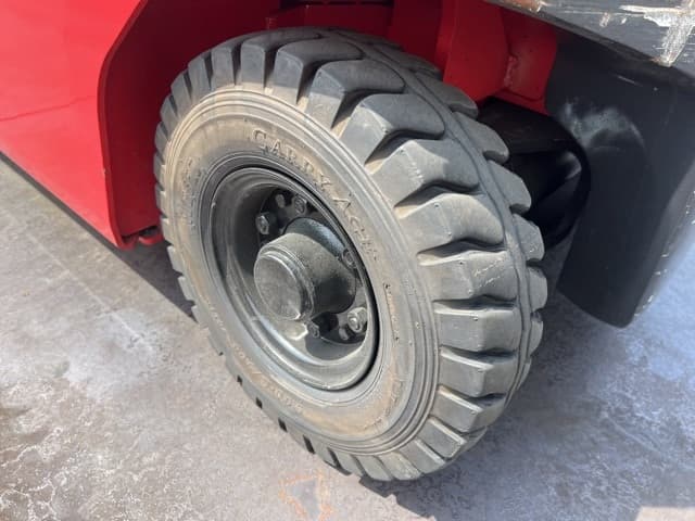 Battery Forklift — Auction (lot 8458-44017)