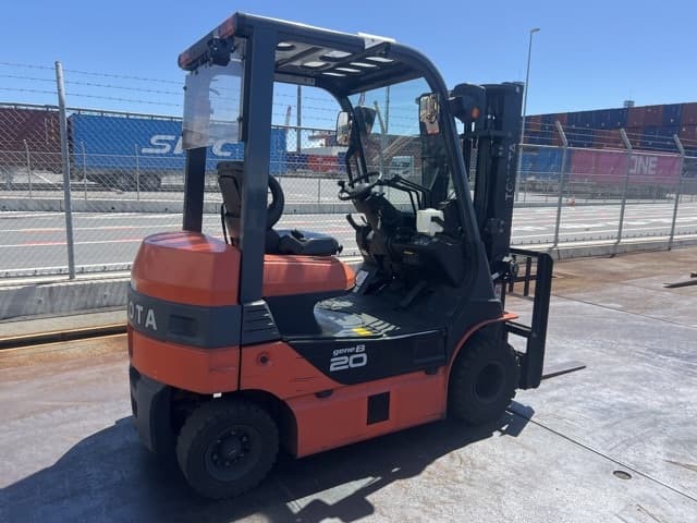 Battery Forklift — Auction (lot 8458-44028)