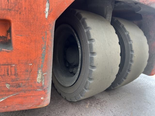 Battery Forklift — Auction (lot 8458-44044)