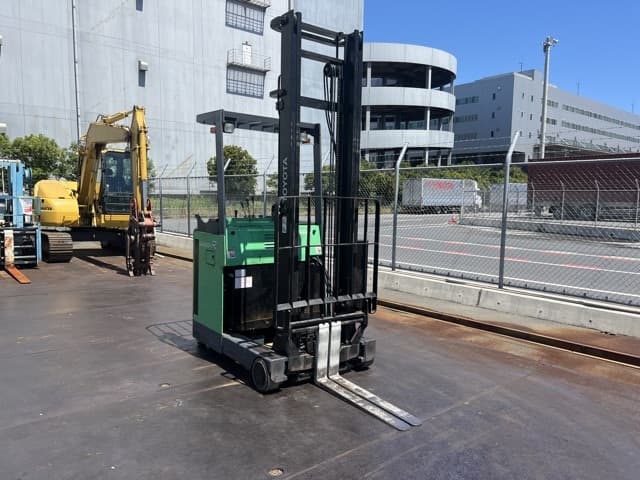 Reach Forklift — Auction (lot 8458-45802)