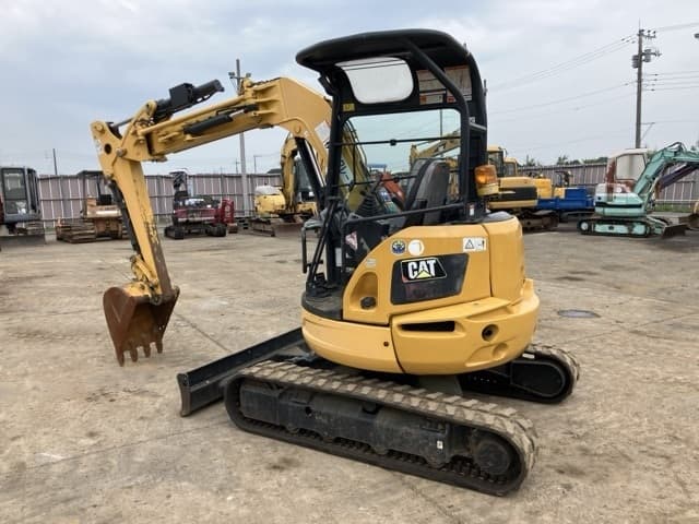MINI EXCAVATOR — Auction (lot 8458-463)