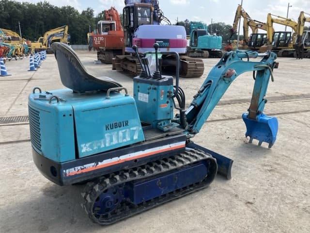 MINI EXCAVATOR — Auction (lot 8458-5)